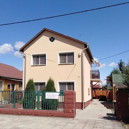 Arinza Apartman Vendégház Mezőkövesd Extérieur photo