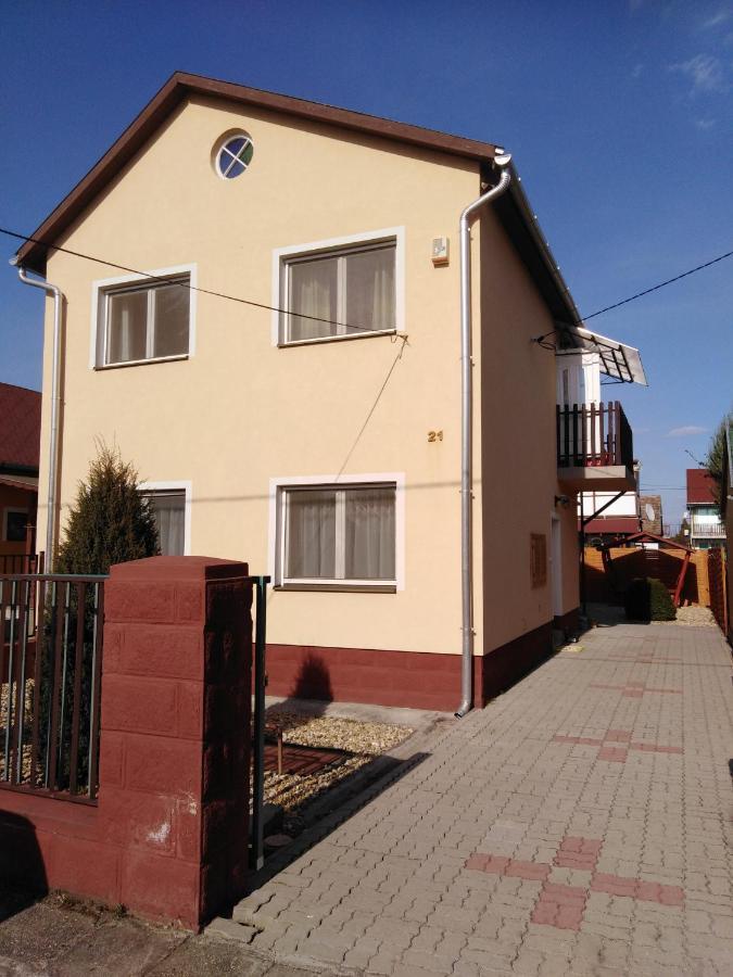 Arinza Apartman Vendégház Mezőkövesd Extérieur photo