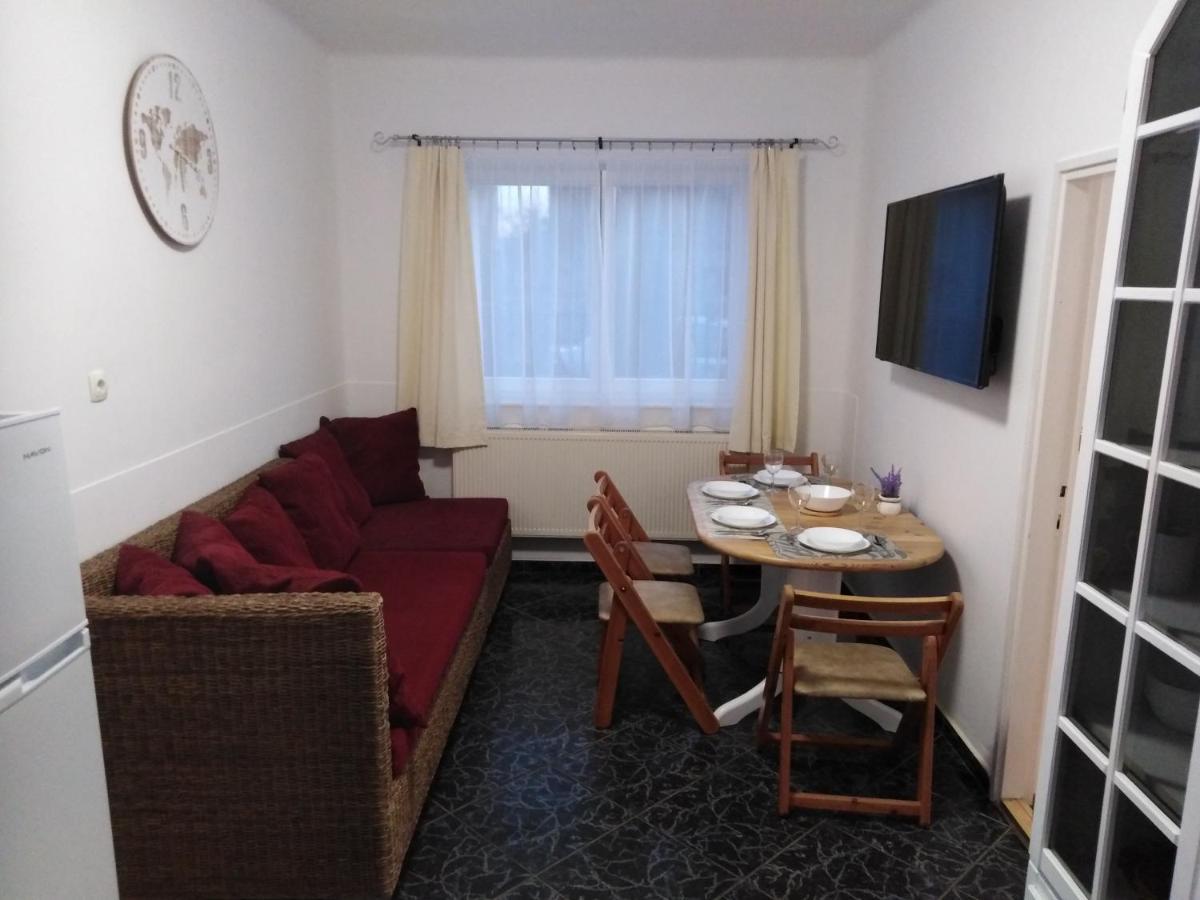 Arinza Apartman Vendégház Mezőkövesd Extérieur photo