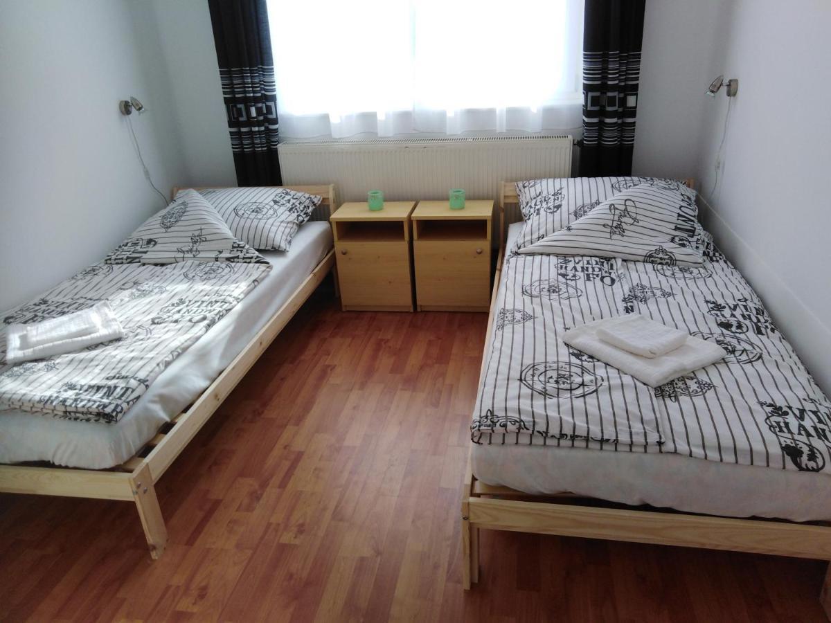 Arinza Apartman Vendégház Mezőkövesd Extérieur photo