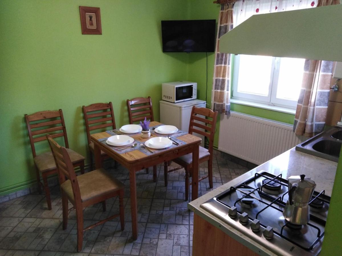 Arinza Apartman Vendégház Mezőkövesd Extérieur photo