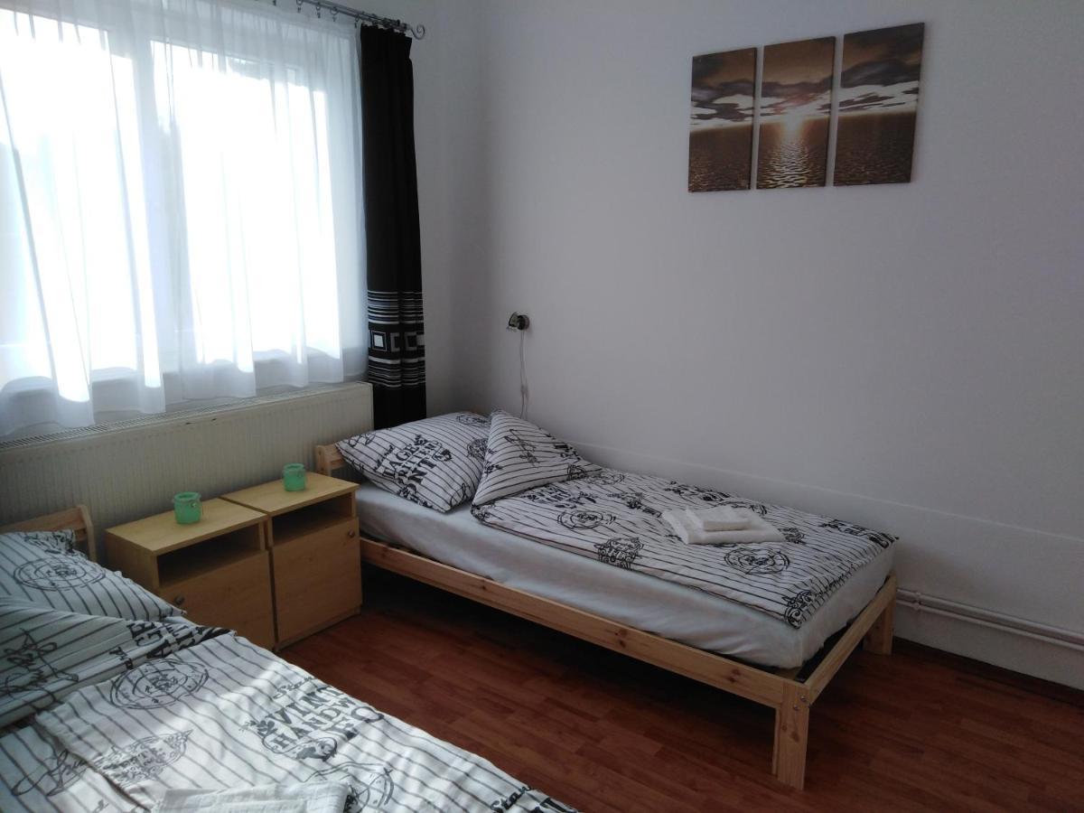 Arinza Apartman Vendégház Mezőkövesd Extérieur photo