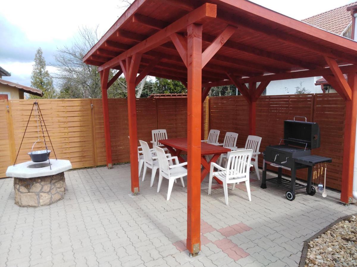 Arinza Apartman Vendégház Mezőkövesd Extérieur photo