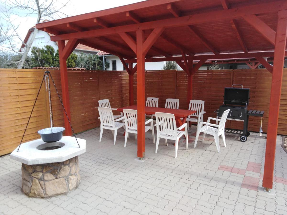 Arinza Apartman Vendégház Mezőkövesd Extérieur photo