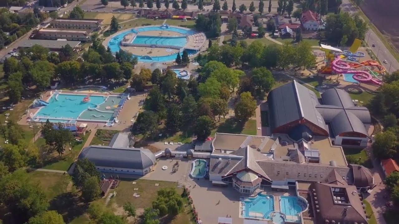 Arinza Apartman Vendégház Mezőkövesd Extérieur photo