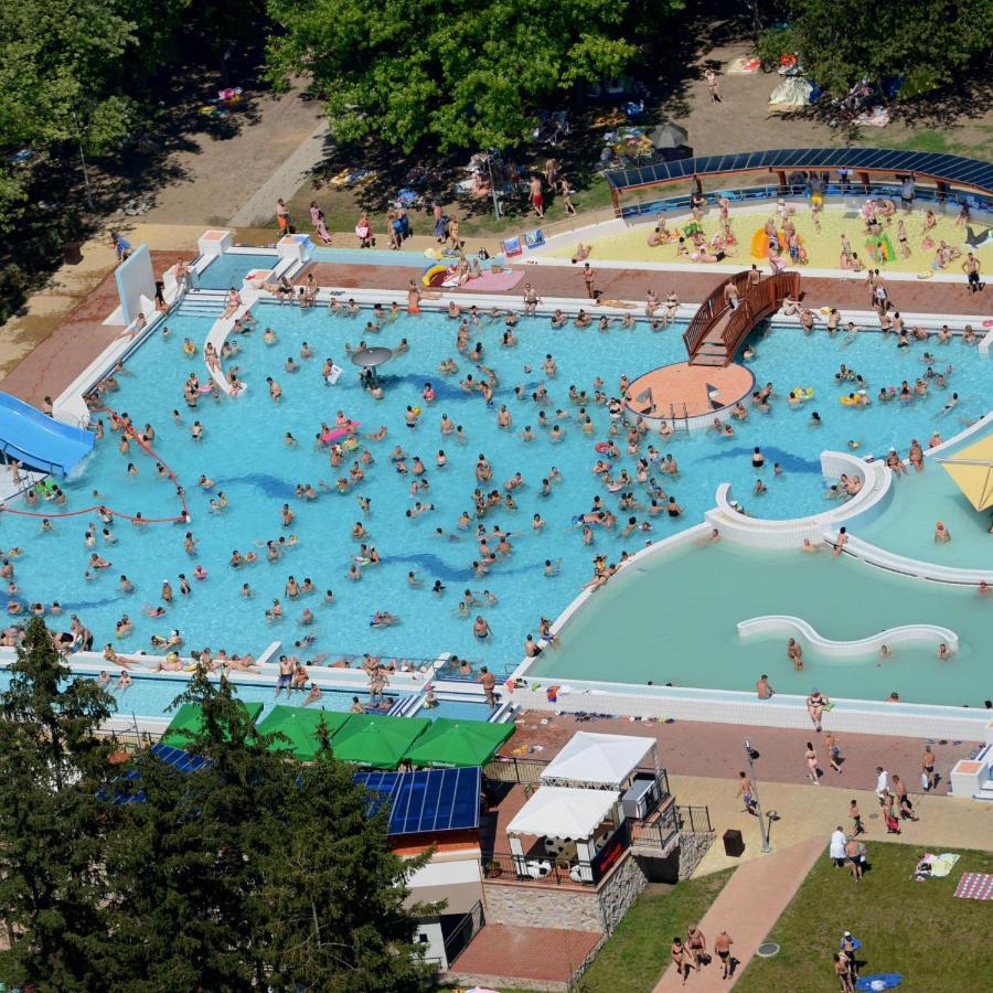 Arinza Apartman Vendégház Mezőkövesd Extérieur photo